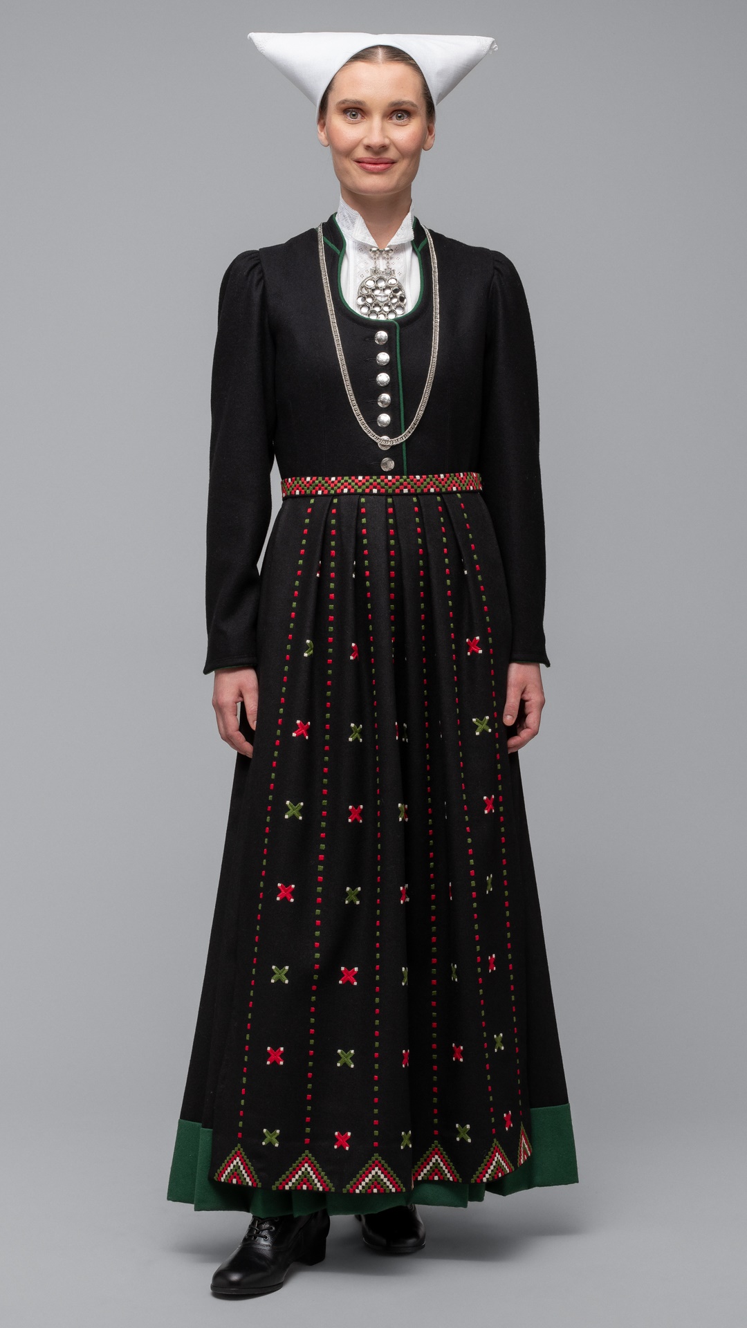 Bilde av Voss vinterbunad 