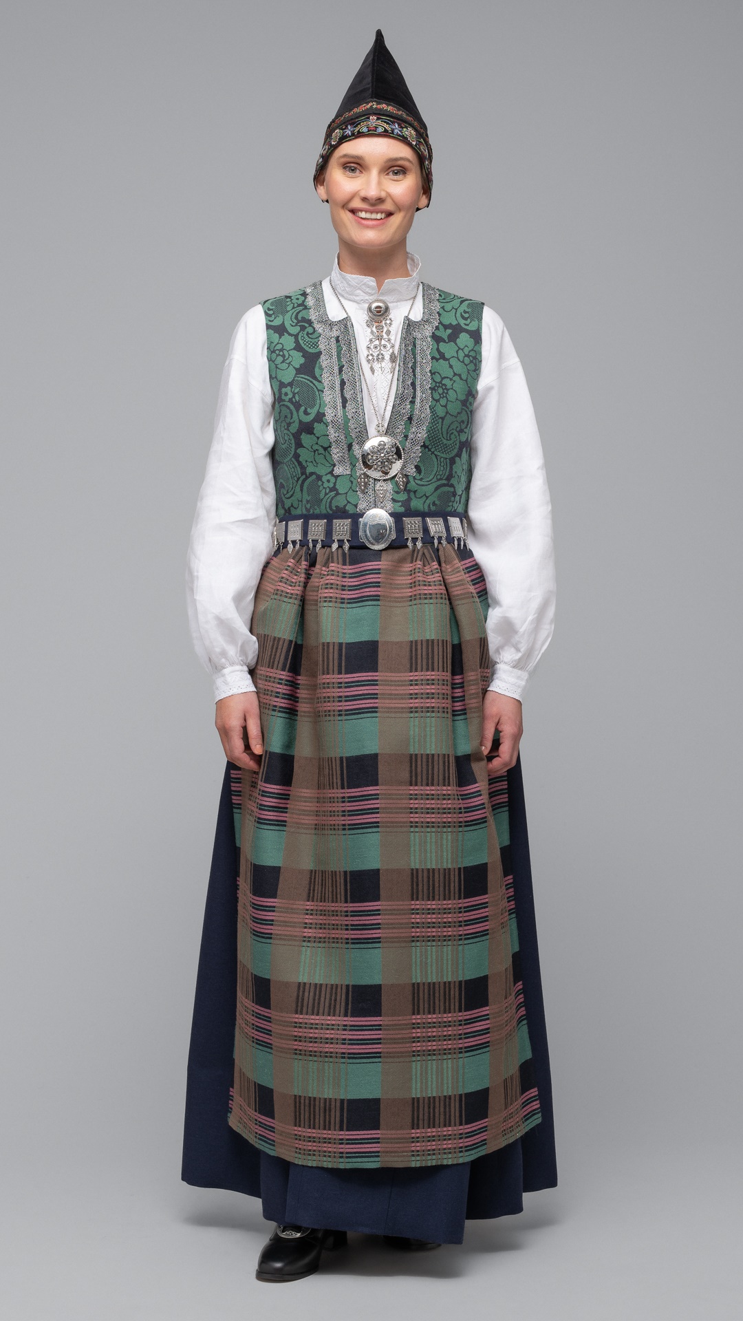 Bilde av Kvinnebunaden fra Nordmøre