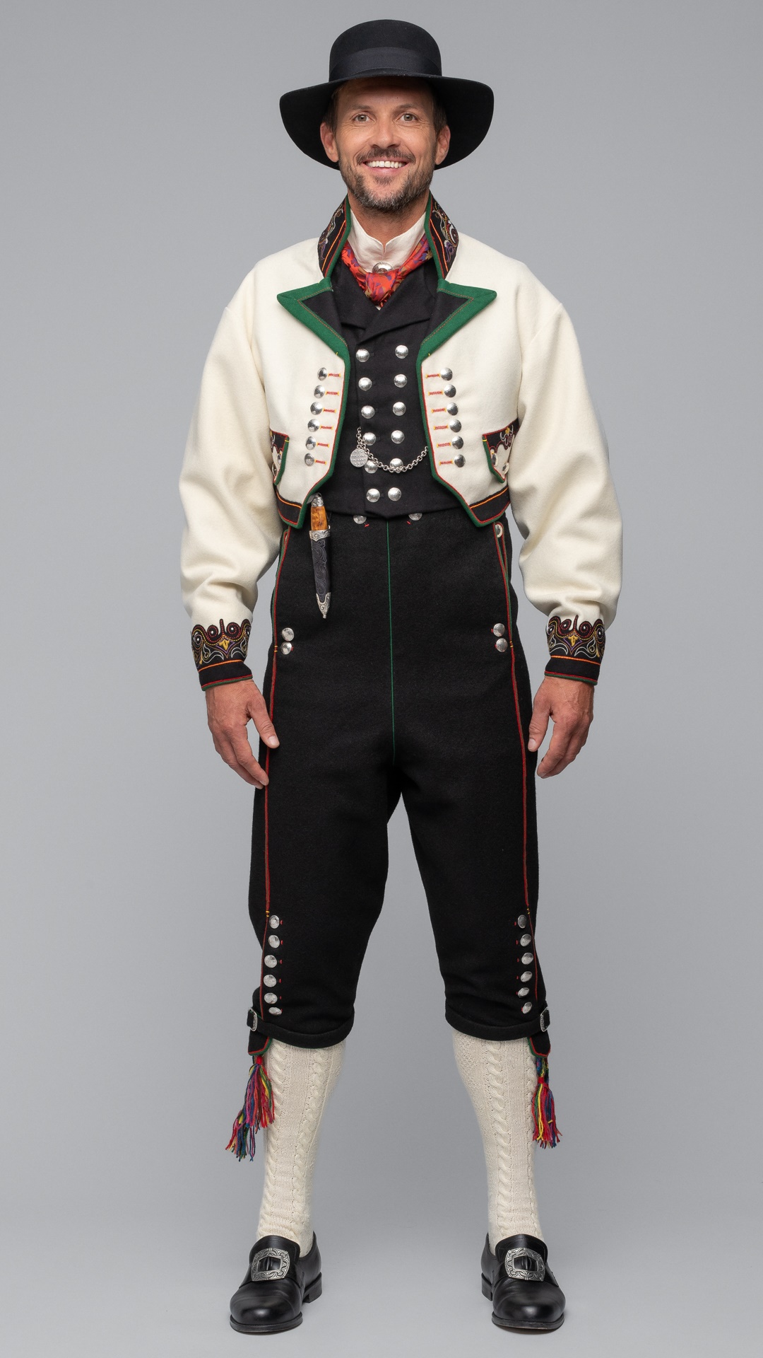 Bilde av Øst-Telemark Gråtrøyebunad mod fra Porsgrunn