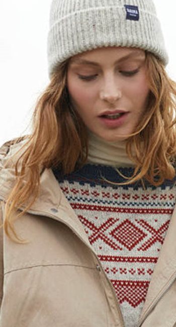 Jente med stikketøy