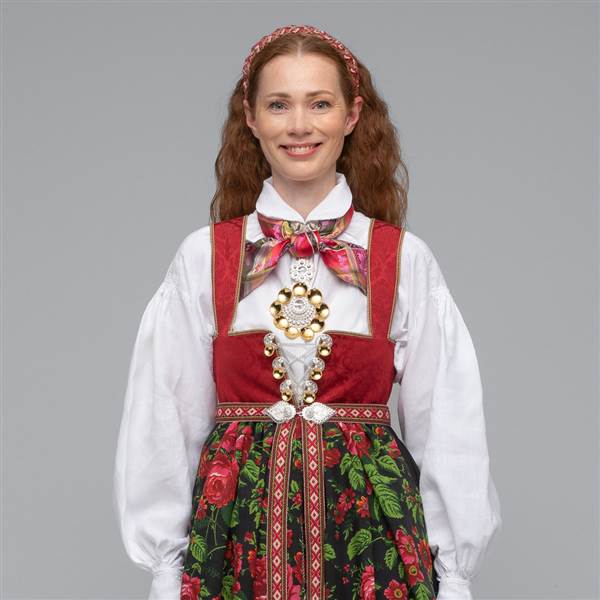 Bringeklutbunad fra Tveit i Aust-Agder