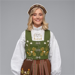 Bilde av MATERIALPAKKE VEST FERDIG BRODERT, TIL SENJA FESTDRAKT FOR KVINNER