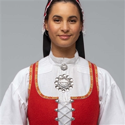 Bilde av Materialpakke Søby skjorte, Vestfold Husflidslags 56 mod bunad