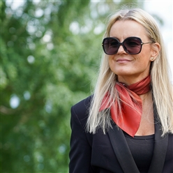 Bilde av Silkejsal Fly high cognac 65x65 cm