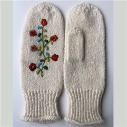 Bilde av  STRIKKEPAKKE BRODERTE VOTTER 1