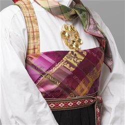 Bringeklut og silketørkle