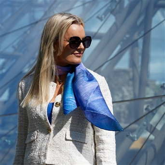 Bilde av Silkesjal Blurred lines blue