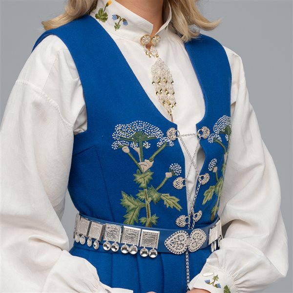 PRØVELAPP FOR BRODERING AV TROMSØ FESTDRAKT