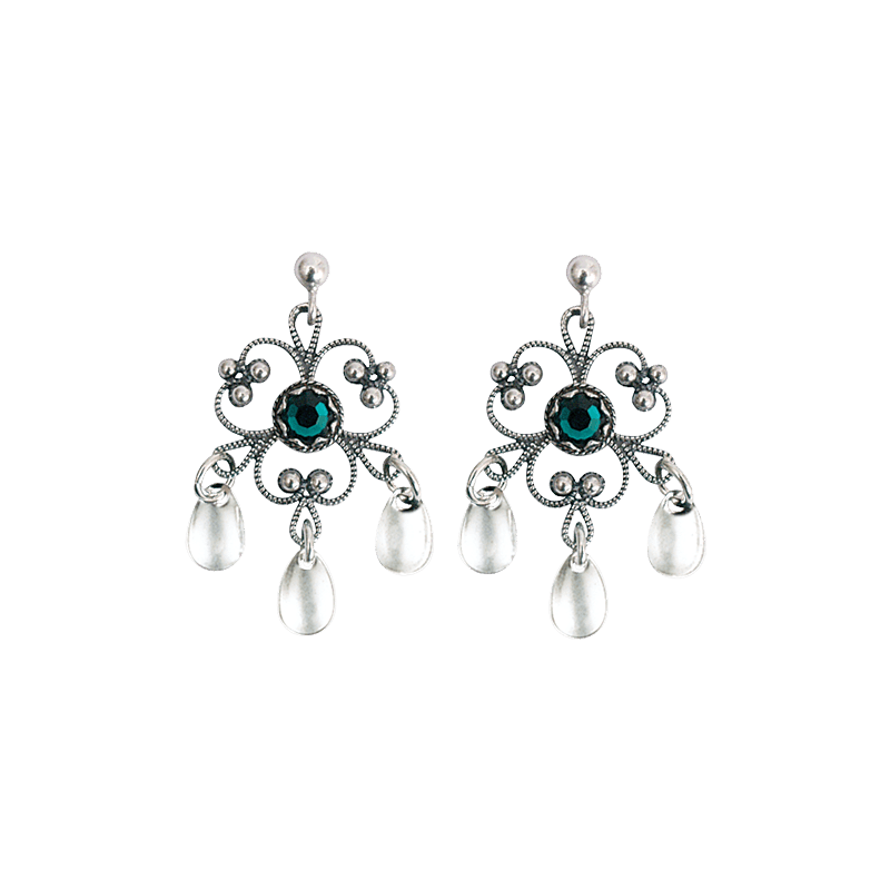 Øyrepynt med grøn stein, oksidert