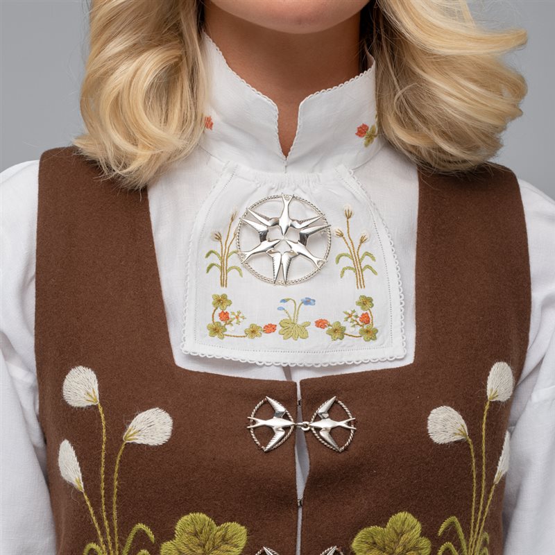 PRØVELAPP TIL BRODERING AV SENJA FESTDRAKT