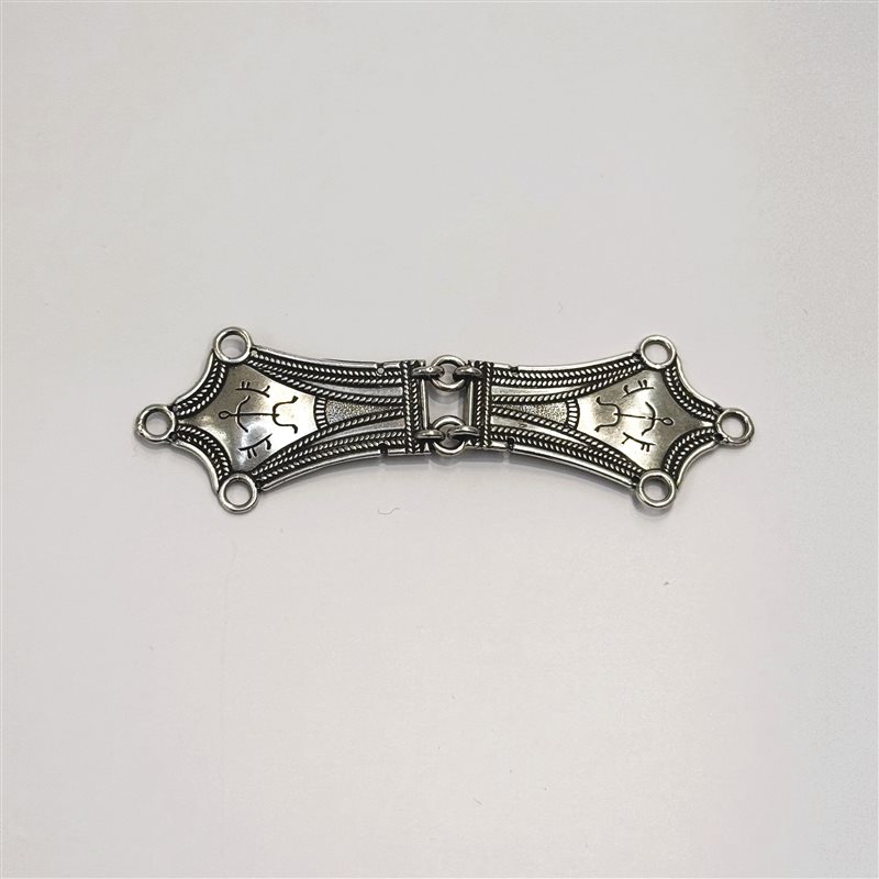 Et sett hekter til Balsfjordbunaden